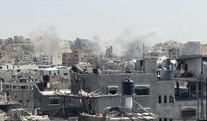De la fumée s'élève au-dessus de Jabaliya, à Gaza