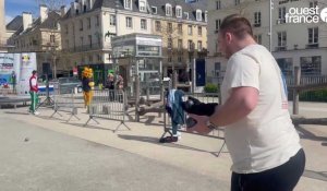 VIDÉO. Comment jouer à la pétanque en moufles ? À Caen, un championnat du monde se joue ce samedi