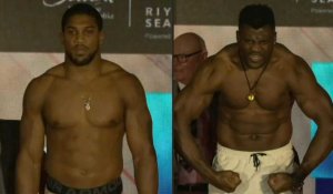 Boxe: la pesée à la veille du combat Joshua-Ngannou
