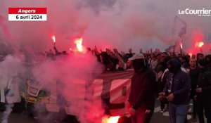 VIDÉO. Angers-SCO - Laval : les supporters angevins mettent l’ambiance