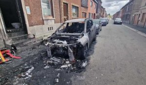 Gilly : deux voitures prennent feu en pleine nuit