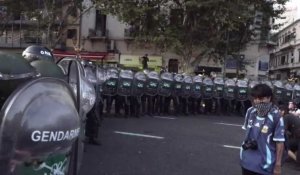 Argentine : manifestants et police s'affrontent pendant le débat sur les réformes Milei