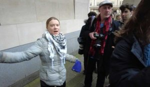 Londres: les médias entourent Greta Thunberg à son arrivée au deuxième jour de son procès