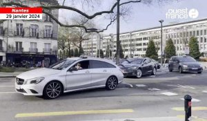 VIDEO. Après l'opération escargot sur le périph, les taxis rassemblés devant la préfecture de Nantes