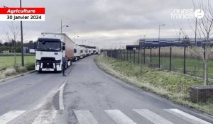 VIDEO. Colère des agriculteurs : le blocage de la SCA Normande continue à Lisieux