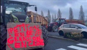 Aire-sur-la-Lys : les agriculteurs se mobilisent devant le magasin Leclerc. Le président de la FDSEA du canton de Norrent-Fontes s'exprime.
