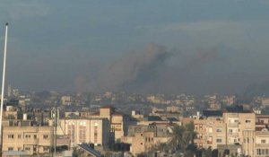 De la fumée s'élève et des explosions retentissent à Khan Younès