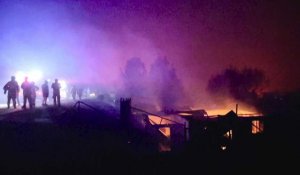 Feux de forêt au Chili: une dizaine de morts redoutés, les pompiers en action