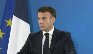 Macron dénonce l'"indignité" des responsables russes qui s'attaquent à la France