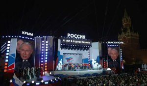 Les Russes saluent Poutine et célèbrent l'anniversaire de l'annexion de la Crimée