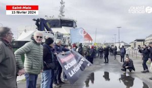 VIDEO. À Saint-Malo, une chaîne humaine  pour dénoncer la pêche industrielle 