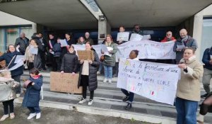 Manifestation contre une fermeture de classe à Goincourt