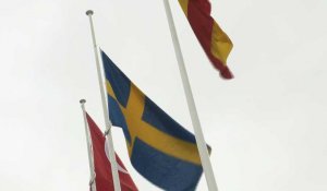 Le drapeau de la Suède, 32e membre de l'OTAN, est hissé au siège de l'Alliance à Bruxelles