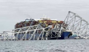 Images du pont effondré à Baltimore et du navire qui l'a percuté