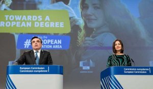 Bruxelles dévoile les plans d'un diplôme européen, mais peine à en expliquer les raisons