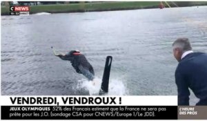 CNEWS : l'énorme chute de Jacques Vendroux en ski nautique, Pascal Praud estomaqué