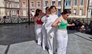 Les élèves du lycée du Sacré-Coeur à Amiens dansent pour les JO àParis