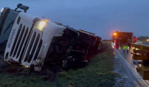 Wittes : un camion couché dans un fossé au mont du Pil