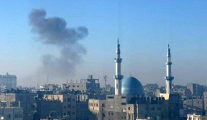 Des nuages de fumée à la suite de frappes aériennes sur Rafah