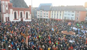 Plusieurs milliers de personnes manifestent contre l'extrême droite à Francfort