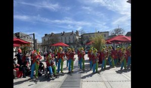 VIDÉO. Carnaval de Cholet : les fanfares animent le centre-ville avant le défilé de dimanche