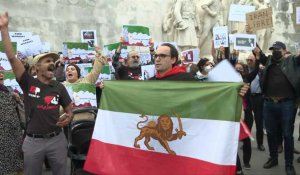 Manifestation à Paris pour soutenir la contestation en Iran