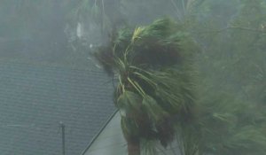 L'ouragan Ian, "extrêmement dangereux", touche terre en Floride