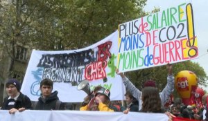 Manifestation à Paris pour les salaires et les retraites