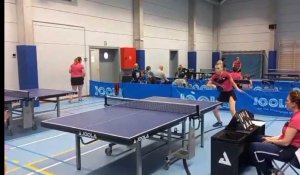 Tennis de table: échange de Marion Renuart au tournoi de Neufvilles