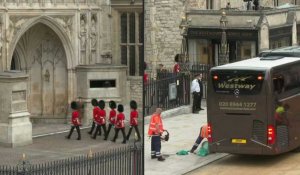 Les portes de l'abbaye de Westminster sont ouvertes pour les invités assistant aux funérailles