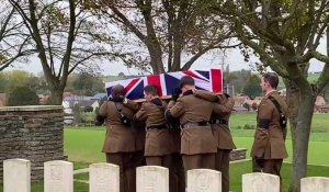 Héninel, près d’Arras : un soldat britannique inhumé 105 ans après sa mort