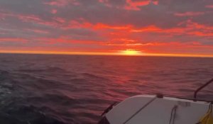 VIDEO. Route du Rhum. Roland Jourdain partage un magnifique coucher de soleil