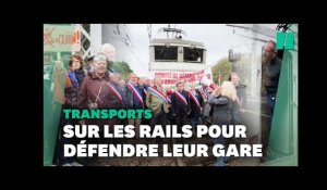 À Argenton-sur-Creuse, ces usagers de la SNCF « stoppent » les trains pour défendre leur gare