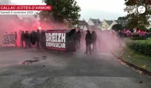 VIDÉO. À Callac, des manifestants antifascistes partent en cortège