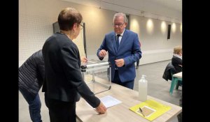Alain Bruneel retrouve l'écharpe de maire à Lewarde, après l'avoir rendue en 2017