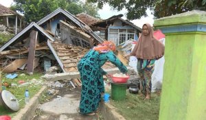 En Indonésie, des camps de fortune pour les survivants du séisme