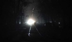 Ukraine : la Russie bombarde Kherson et tente de plonger l'Ukraine dans le noir