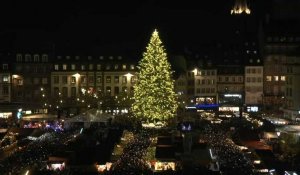 A Strasbourg, coup d'envoi du marché de Noël avec l'illumination du sapin