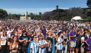 Les Argentins regardent le match de la Coupe du monde contre le Mexique à Buenos Aires