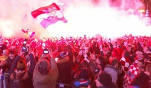 Joie des supporters de la Croatie à Zagreb après la 3e place au Mondial