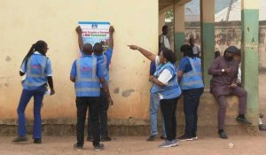 Nigeria: préparations d'un bureau de vote avant l'ouverture