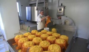 Des fromages fermiers affinés à l'usine ?