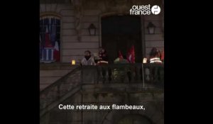VIDEO. Marche aux flambeaux dans les rues de Coutances, contre la réforme des retraites