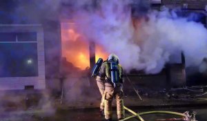 Les pompiers de Marcinelle appelés dimanche soir pour un violent incendie rue Fesler, à Marchienne.