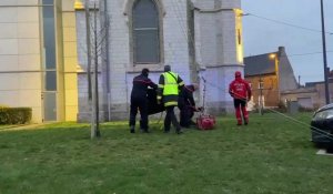 Un ouvrier blessé descendu du clocher de l’église Saint-Martin sur un brancard