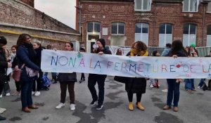 Manifestation des parents d’élèves de l’école Camille-Demoulins à Saint-Quentin avec interview de Valérie Vasseur représentante des parents d’élèves