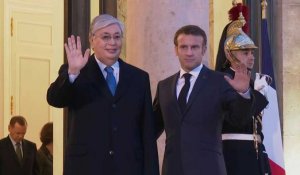 Le président français Macron reçoit son homologue kazakh Tokaïev à Paris