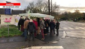 VIDÉO. Le collectif Bretagne contre les fermes-usines mobilisé devant la gendarmerie de Pontivy