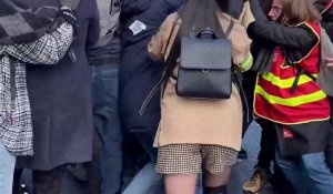 Des heurts entre jeunes manifestants à Paris