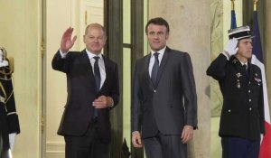 Scholz arrive à l'Elysée pour rencontrer Macron et Zelensky